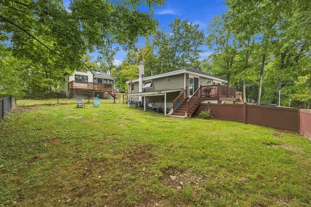 39 Lakeview Dr, Leominster, MA 01453