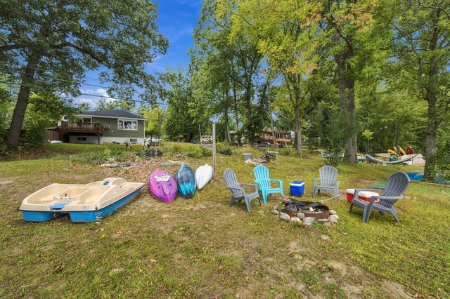 39 Lakeview Dr, Leominster, MA 01453