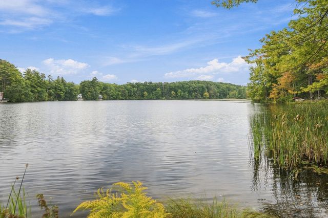 39 Lakeview Dr, Leominster, MA 01453