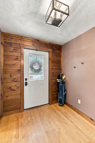 39 Lakeview Dr, Leominster, MA 01453