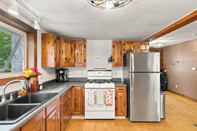 39 Lakeview Dr, Leominster, MA 01453