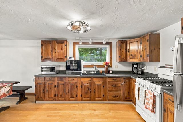 39 Lakeview Dr, Leominster, MA 01453