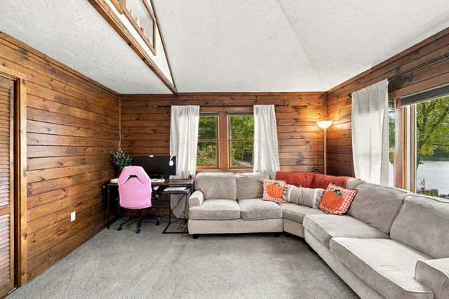 39 Lakeview Dr, Leominster, MA 01453