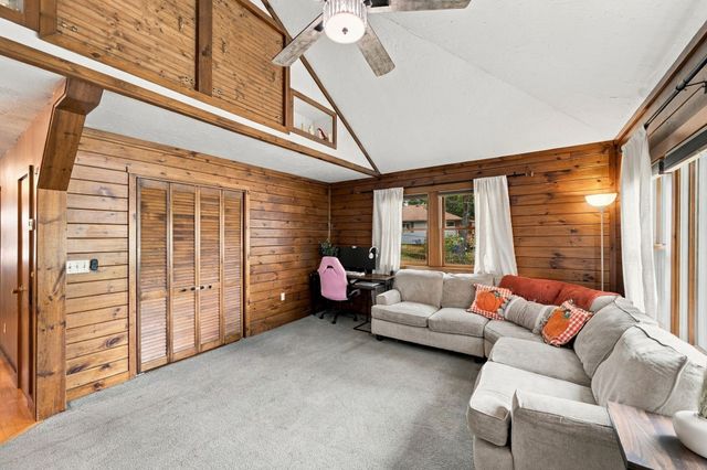 39 Lakeview Dr, Leominster, MA 01453