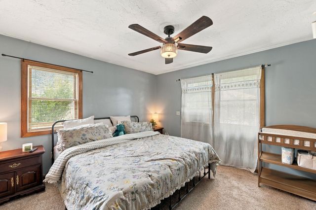 39 Lakeview Dr, Leominster, MA 01453