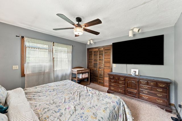 39 Lakeview Dr, Leominster, MA 01453