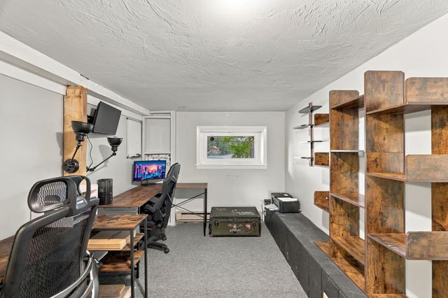 39 Lakeview Dr, Leominster, MA 01453