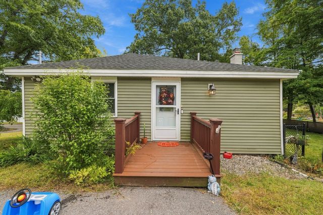 39 Lakeview Dr, Leominster, MA 01453