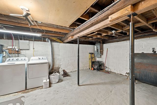 39 Lakeview Dr, Leominster, MA 01453
