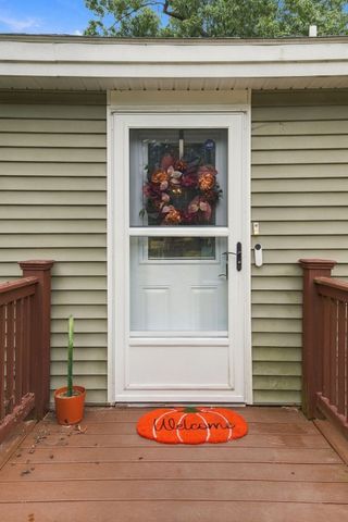 39 Lakeview Dr, Leominster, MA 01453