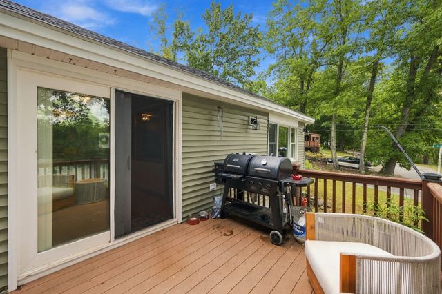 39 Lakeview Dr, Leominster, MA 01453