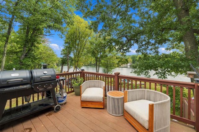 39 Lakeview Dr, Leominster, MA 01453