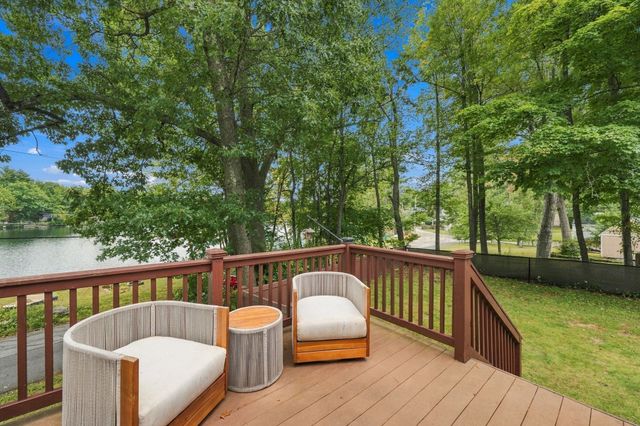39 Lakeview Dr, Leominster, MA 01453
