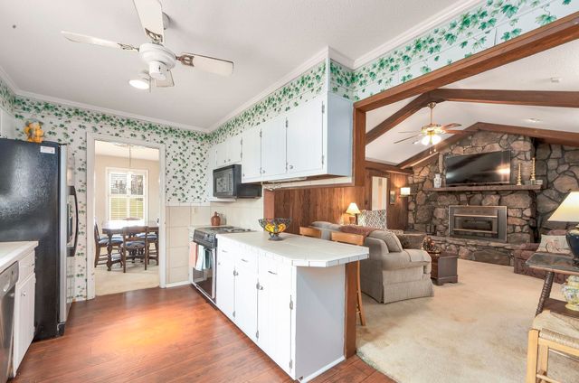 205 PINECREST DR, Henderson, TN 38340