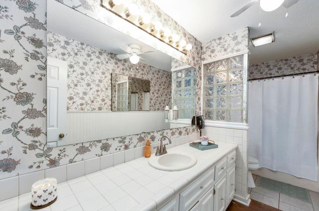 205 PINECREST DR, Henderson, TN 38340