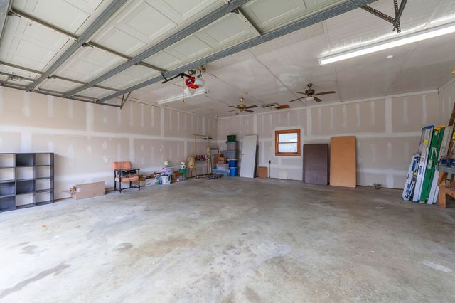 205 PINECREST DR, Henderson, TN 38340