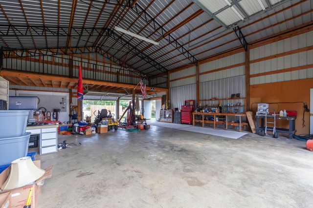 205 PINECREST DR, Henderson, TN 38340