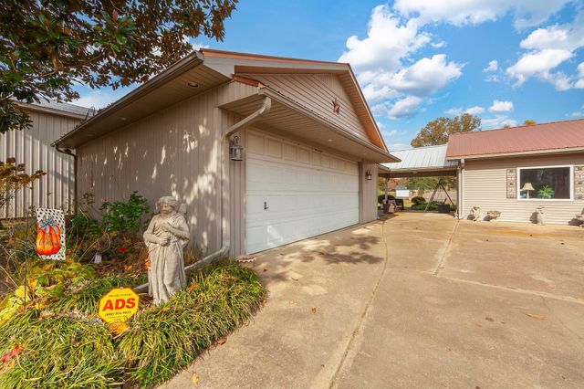 205 PINECREST DR, Henderson, TN 38340