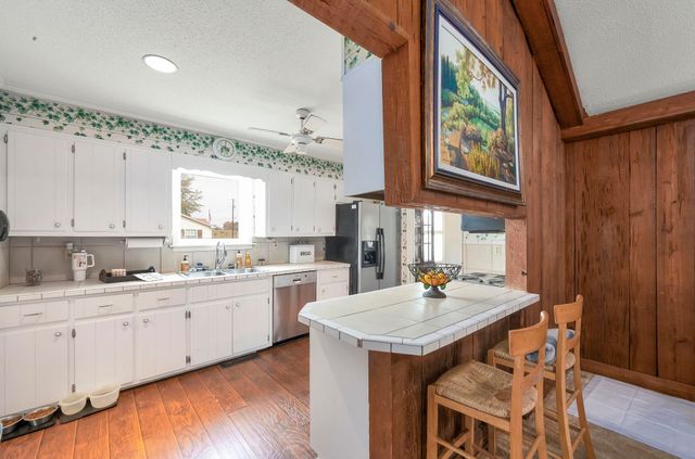 205 PINECREST DR, Henderson, TN 38340