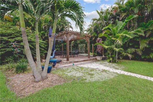 415 SW 20th ST, Cape Coral, FL 33991