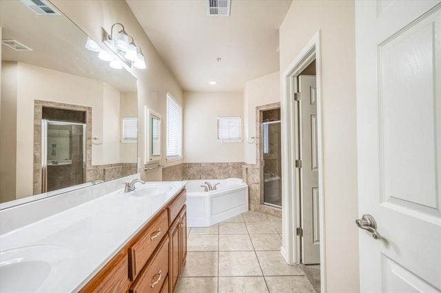 15621 Traditions Drive, Edmond, OK 73013