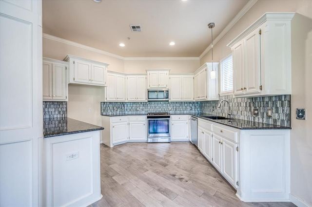 15621 Traditions Drive, Edmond, OK 73013