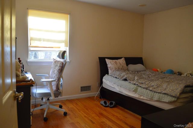13-31 209th St, Bayside, NY 11360