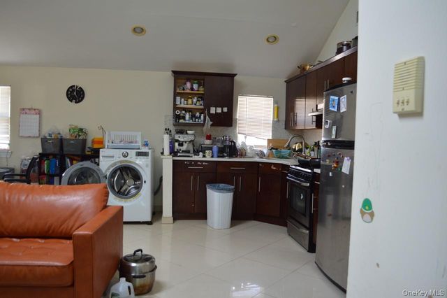 13-31 209th St, Bayside, NY 11360