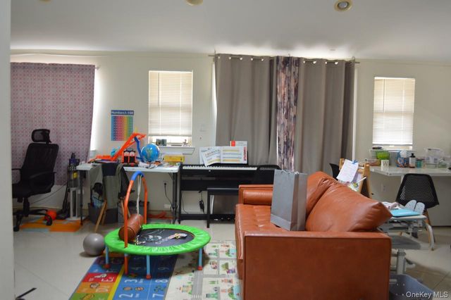 13-31 209th St, Bayside, NY 11360