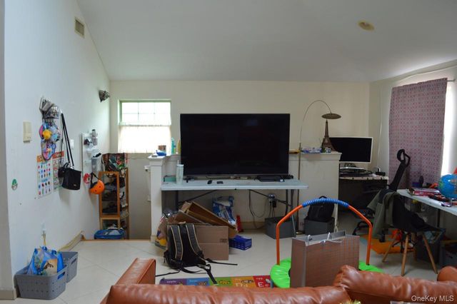 13-31 209th St, Bayside, NY 11360