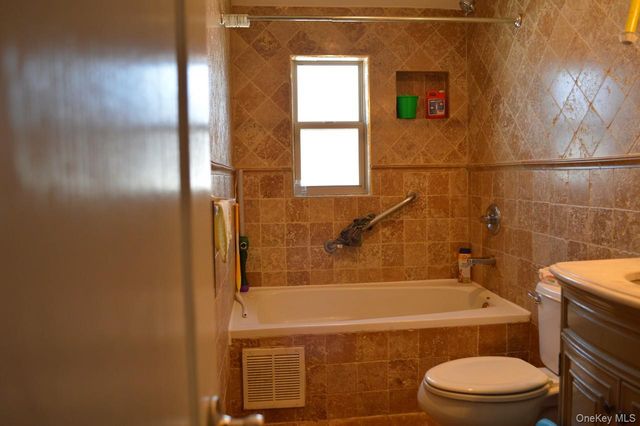 13-31 209th St, Bayside, NY 11360