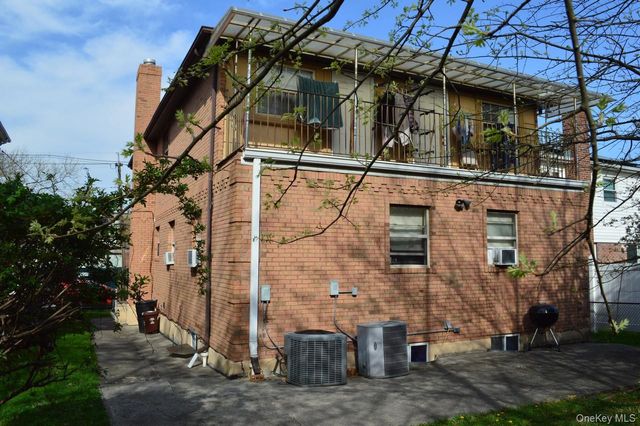 13-31 209th St, Bayside, NY 11360