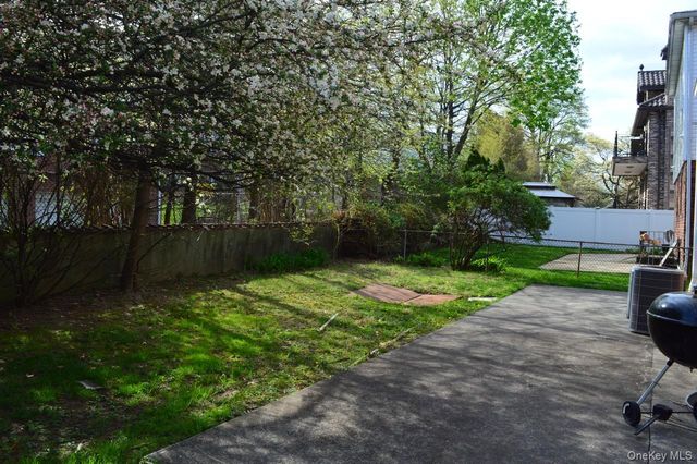 13-31 209th St, Bayside, NY 11360