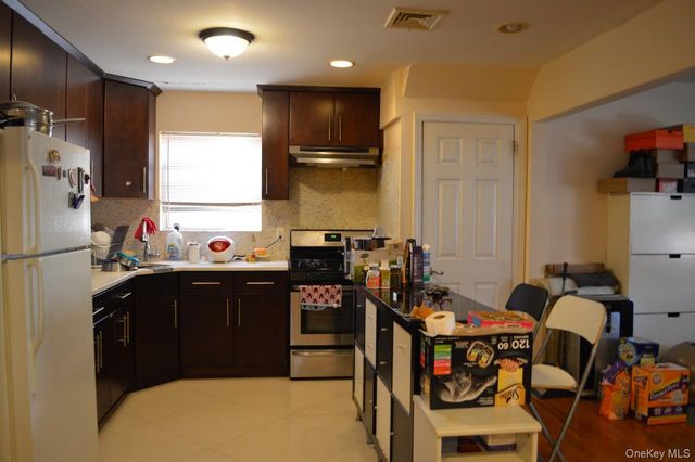 13-31 209th St, Bayside, NY 11360