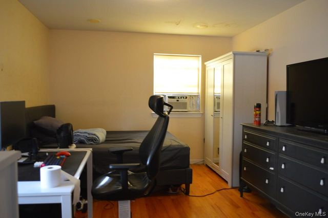 13-31 209th St, Bayside, NY 11360