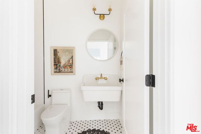 1221 5th Avenue 2, Los Angeles, CA 90019