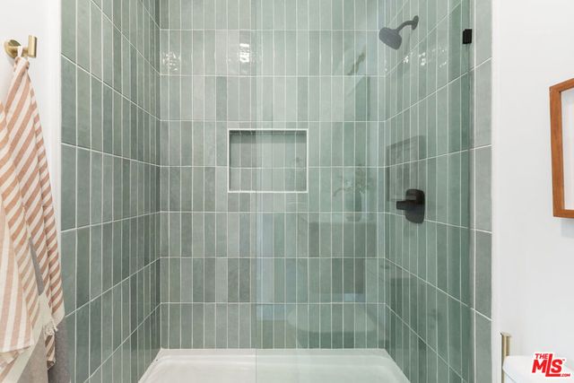 1221 5th Avenue 2, Los Angeles, CA 90019