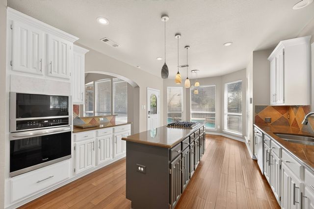 713 Mockingbird Court, Crowley, TX 76036