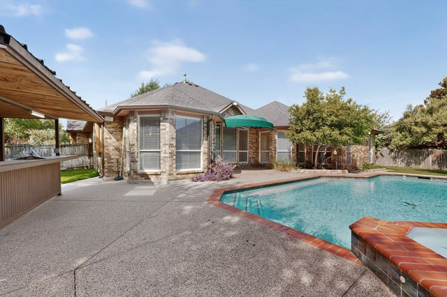 713 Mockingbird Court, Crowley, TX 76036