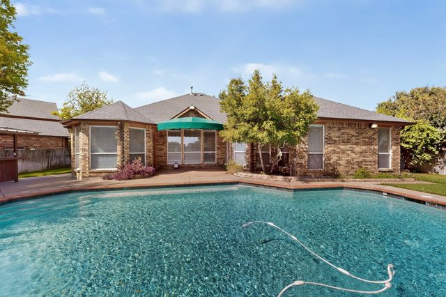 713 Mockingbird Court, Crowley, TX 76036