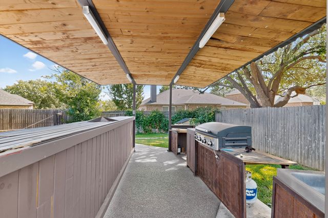 713 Mockingbird Court, Crowley, TX 76036