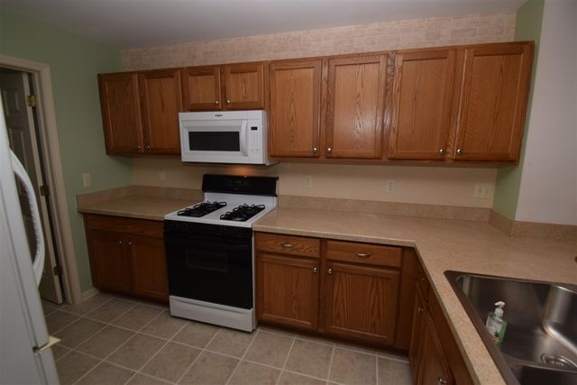 25430 Bohn Court, Flat Rock, MI 48134