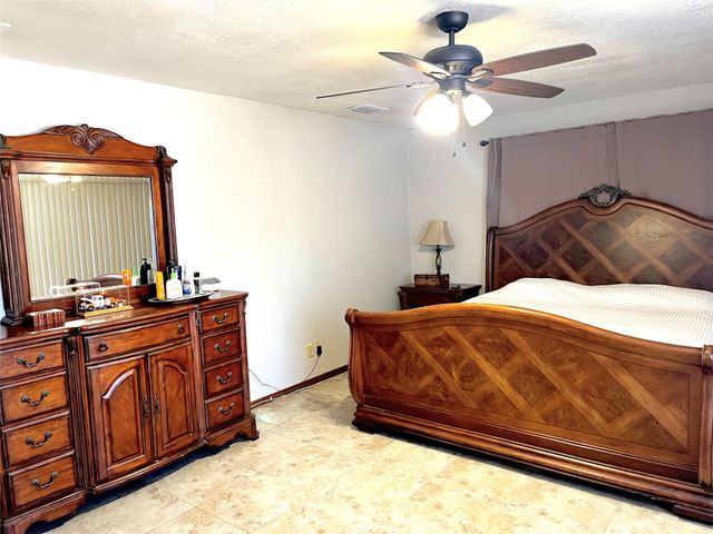 251 Milam LN, Bastrop, TX 78602