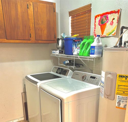 251 Milam LN, Bastrop, TX 78602