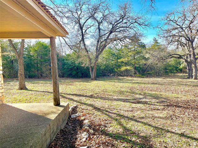 251 Milam LN, Bastrop, TX 78602