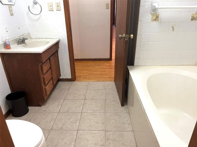 251 Milam LN, Bastrop, TX 78602