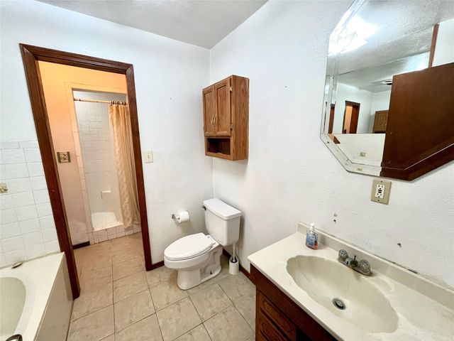 251 Milam LN, Bastrop, TX 78602