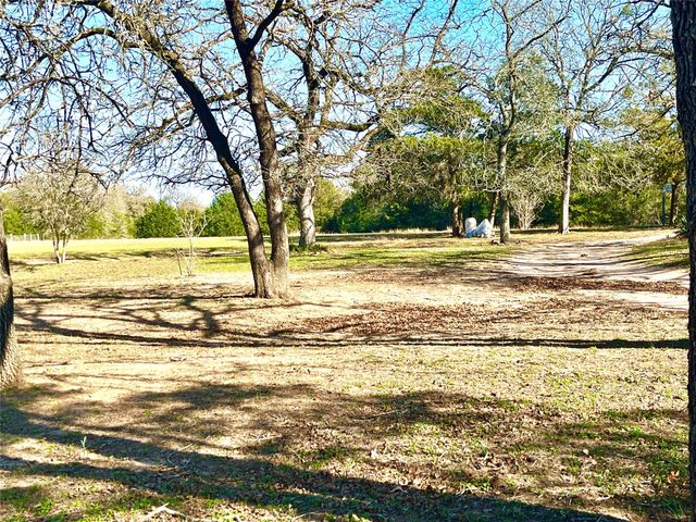 251 Milam LN, Bastrop, TX 78602