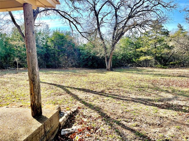 251 Milam LN, Bastrop, TX 78602