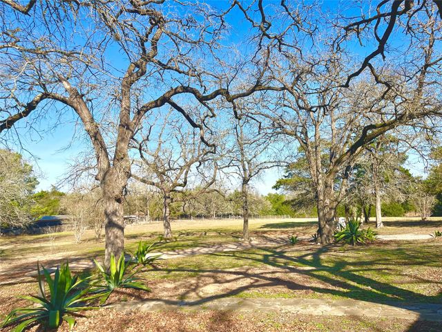 251 Milam LN, Bastrop, TX 78602